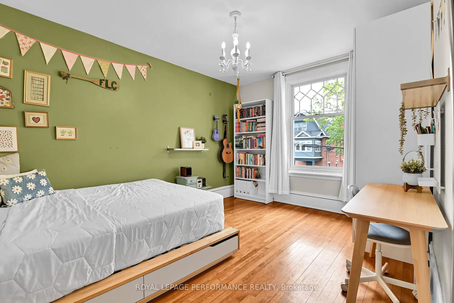 16 Ossington Avenue photo 5