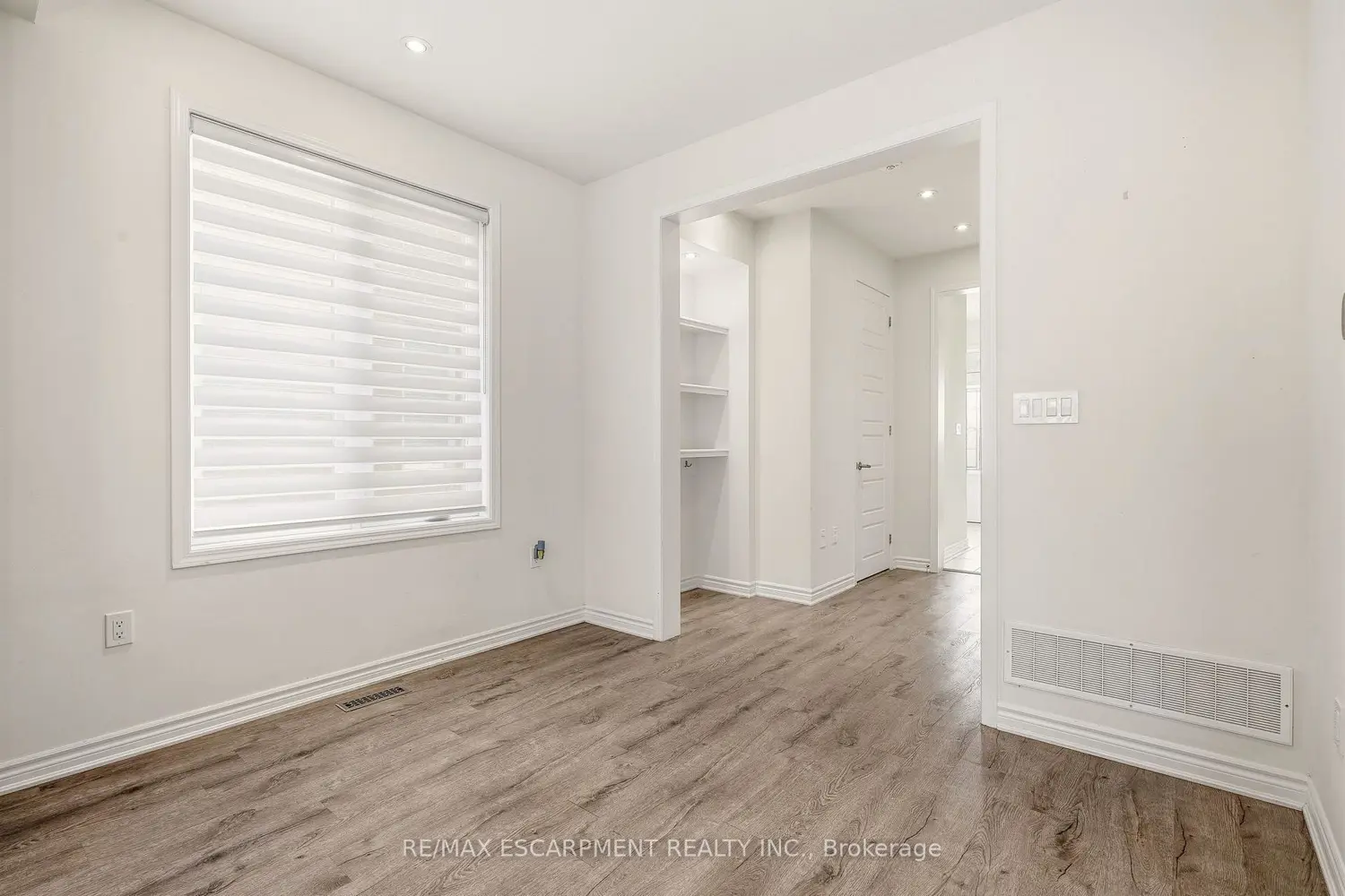 1364 Sycamore Garden photo 3