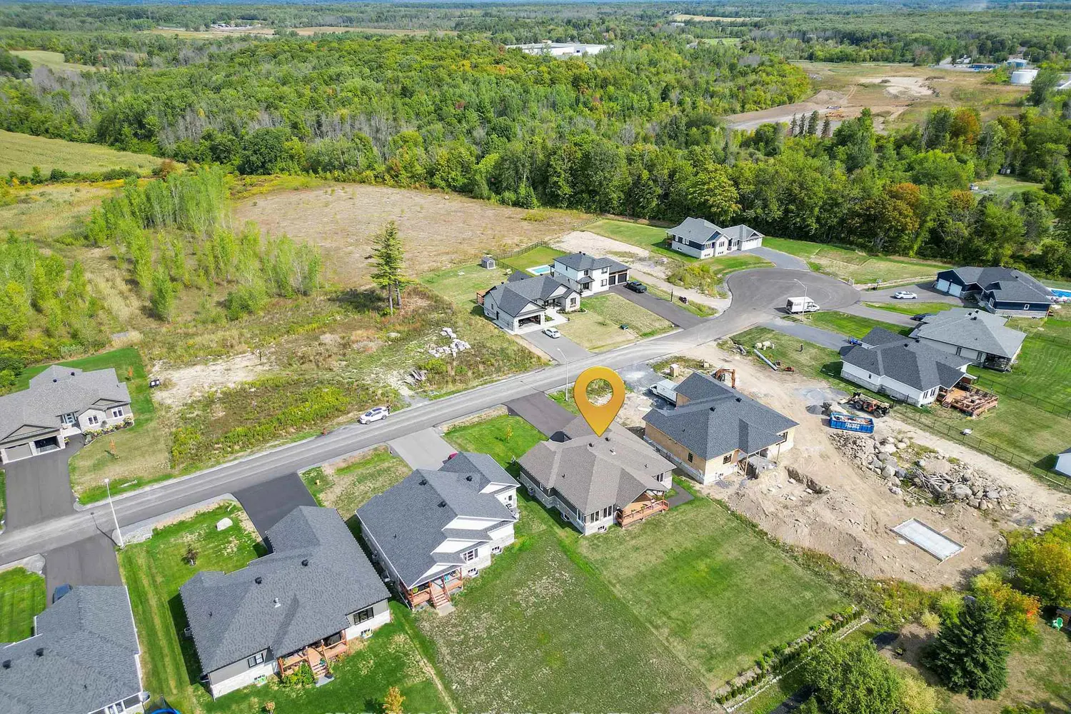 29 Whitetail Avenue photo 2