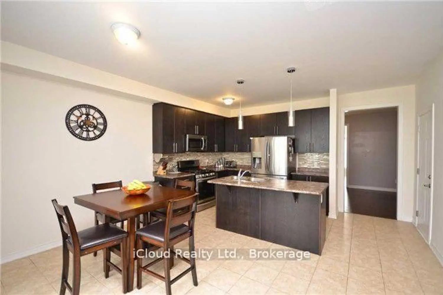 668 Armstrong Road photo 5