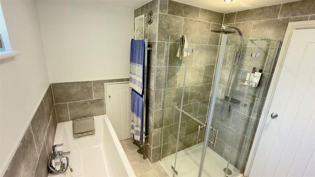 Additional image 9 of 5 bed chalet for saleFreshwater Bay, Isle Of Wight PO40