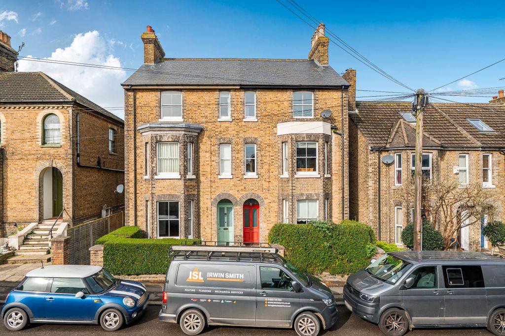 6 bed semi-detached house for saleNewton Road, Faversham ME13