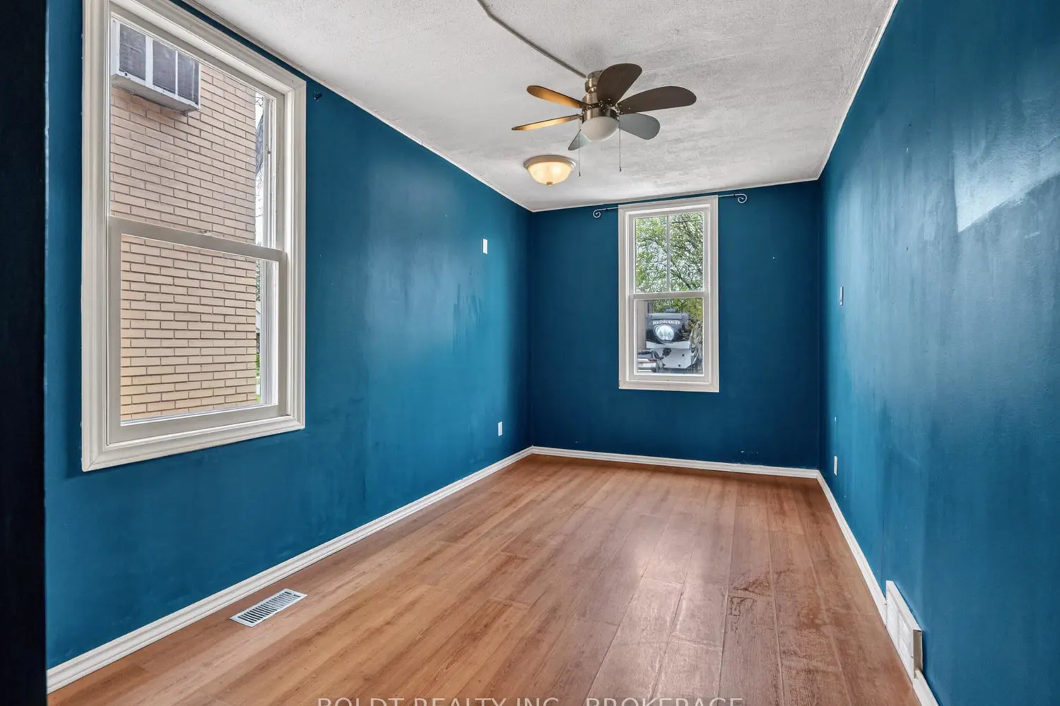 78 Maple Street photo 3