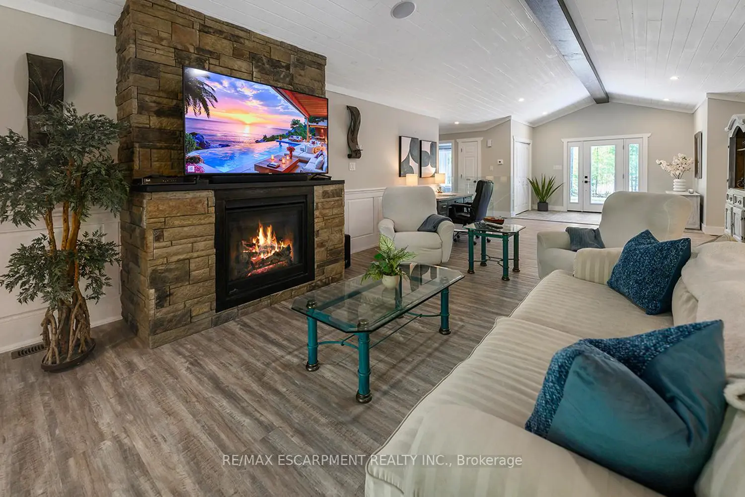 1068 Xavier Street photo 2