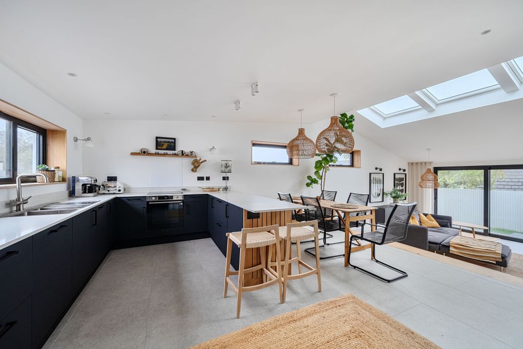 3 bed semi-detached bungalow for saleDe Pass Gardens, Falmouth TR11 photo 3