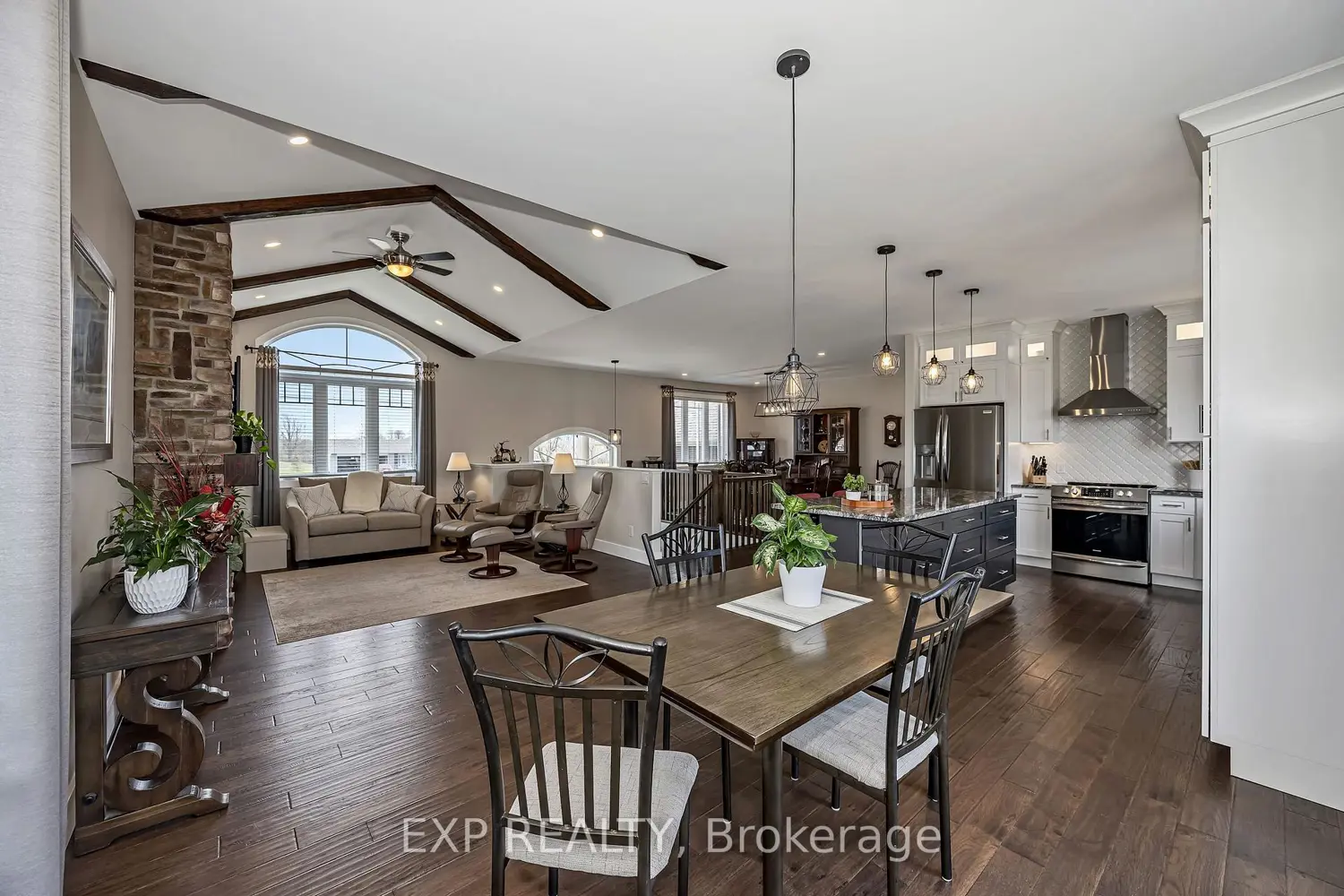 250 Bristow Road photo 2