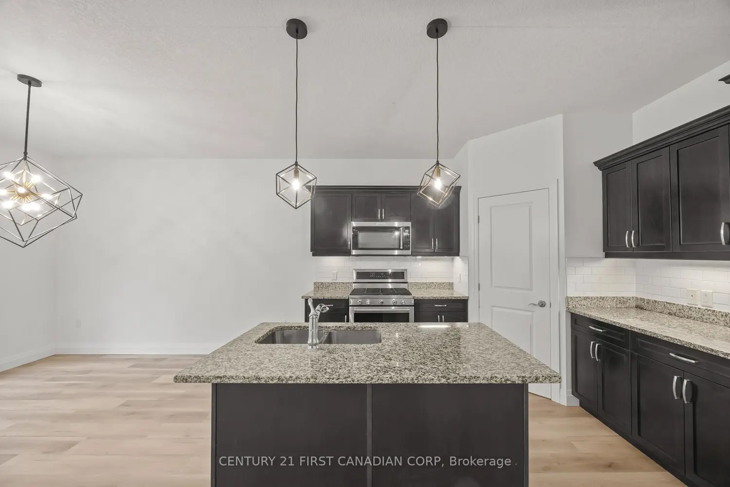 3079 Pomeroy Lane photo 4