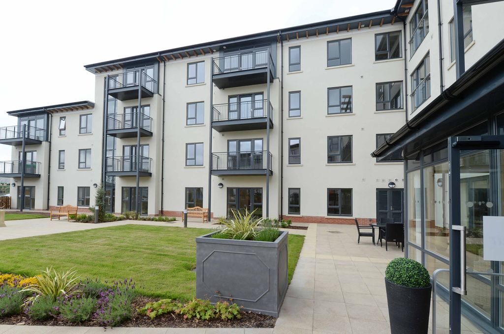 1 bed flat for saleCable Drive, Cheshire WA6 photo 4