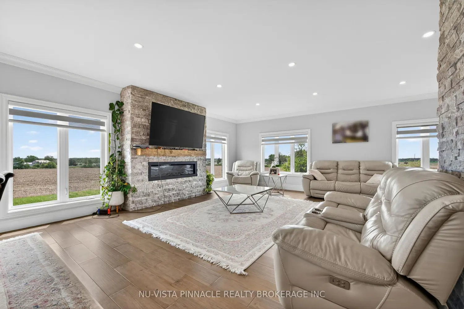 9507 Charlton Drive photo 4
