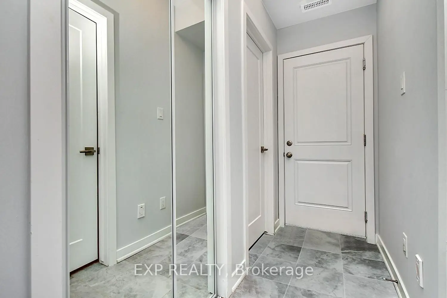1258 Hemlock Road photo 3