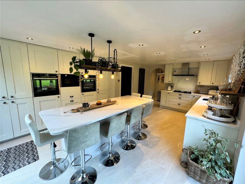 4 bed detached house for salePentrefelin, Criccieth, Gwynedd LL52 photo 4