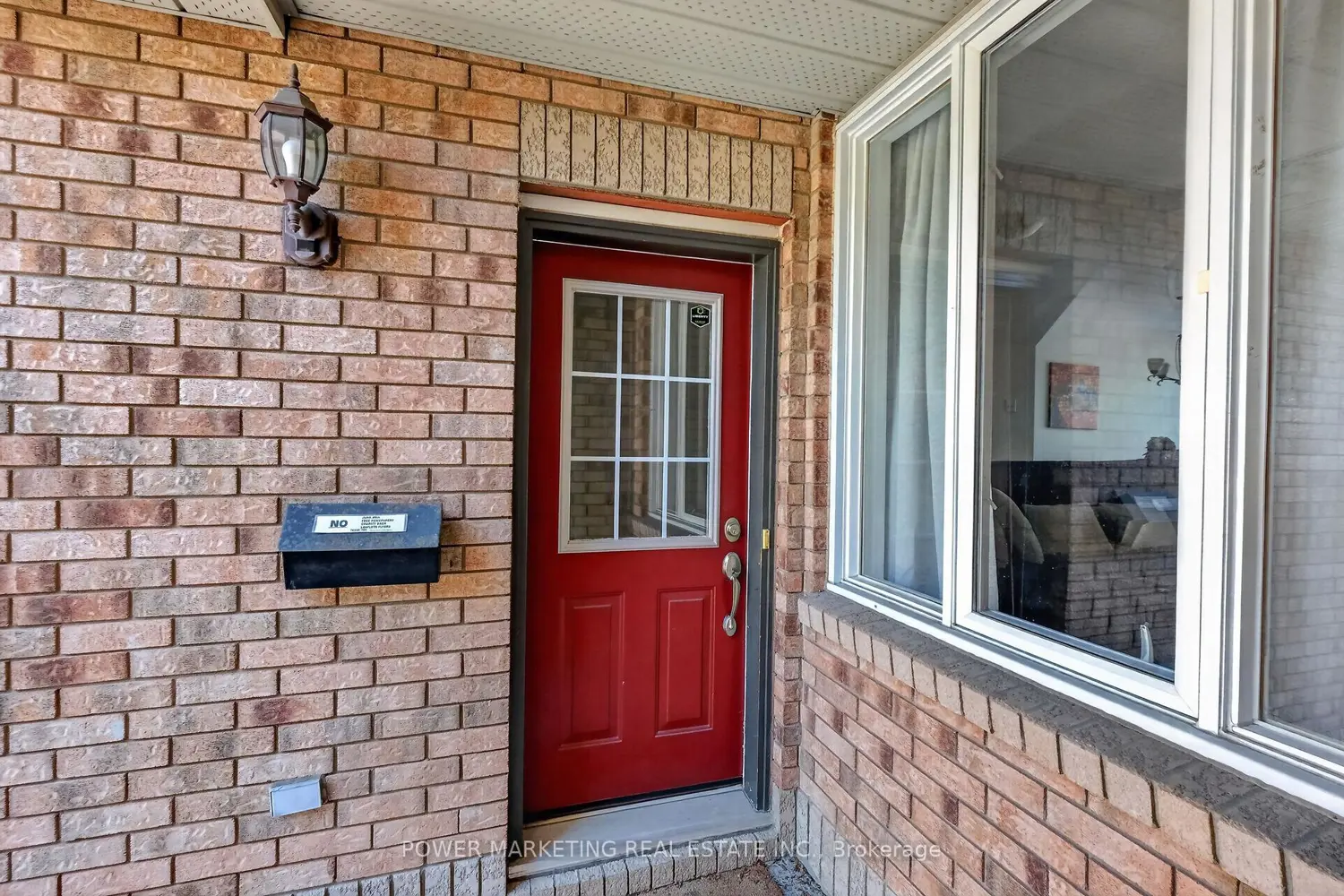 1493 Lynx Crescent photo 5