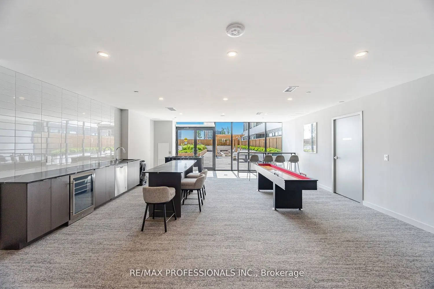 Additional image 14 of 859 The Queensway 313
