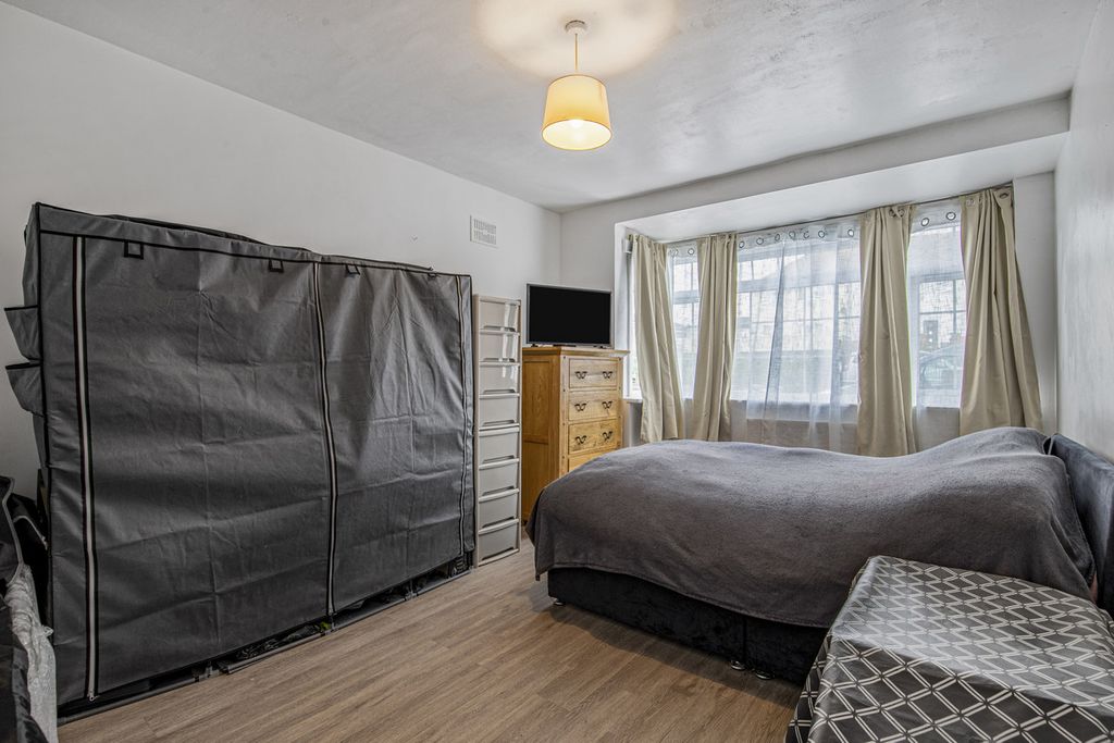 Additional image 10 of 3 bed detached house for saleThong Lane, Gravesend DA12