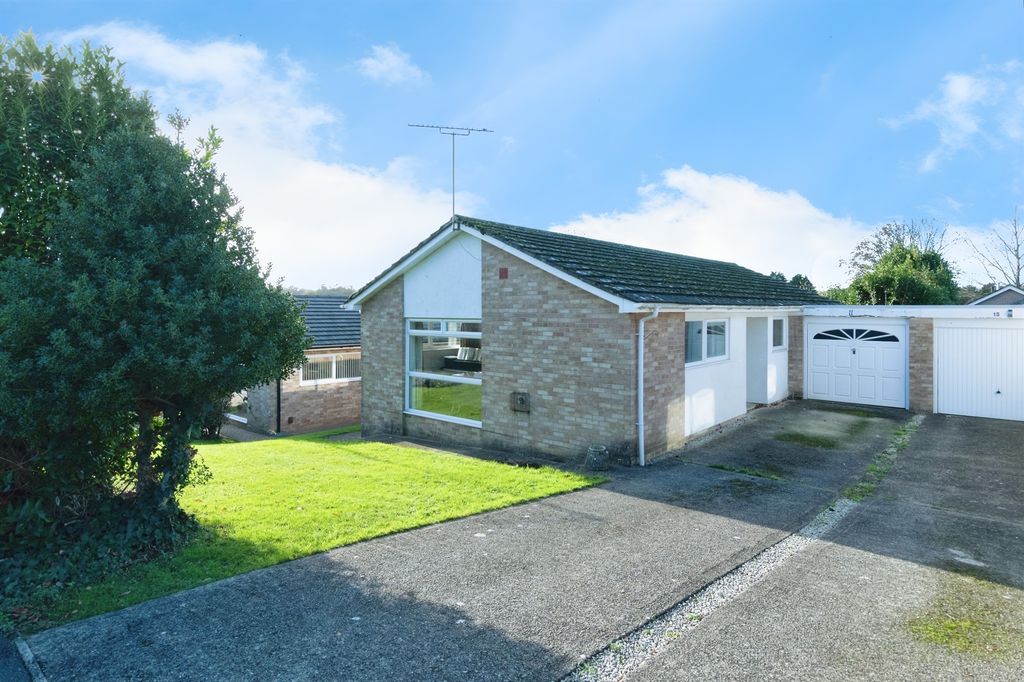 3 bed detached bungalow for saleBeechwood, Fordingbridge SP6