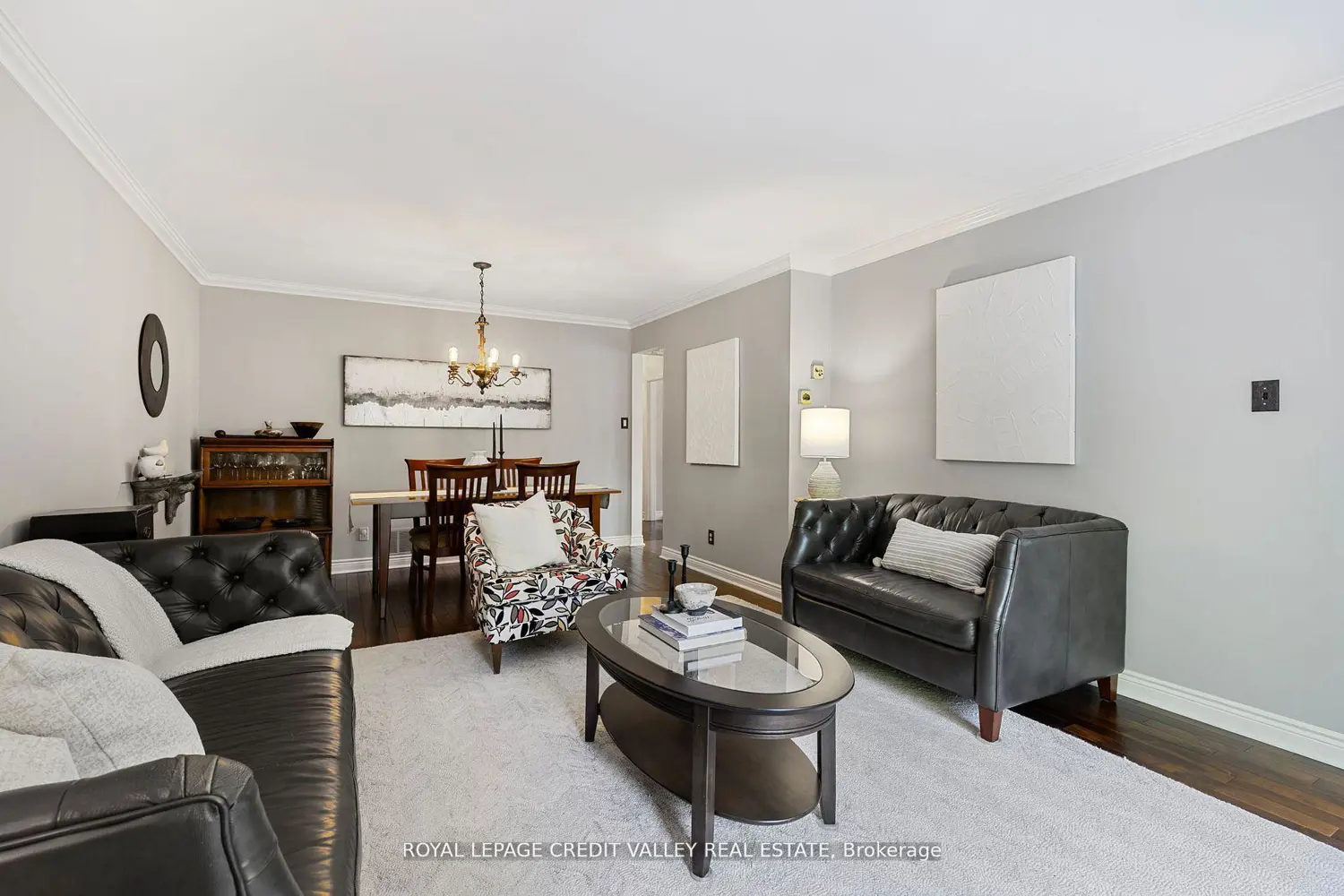 24 Ladore Drive photo 2