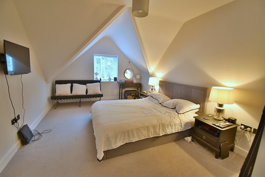 Additional image 12 of 2 bed flat for saleBeaufoys Avenue, Ferndown BH22
