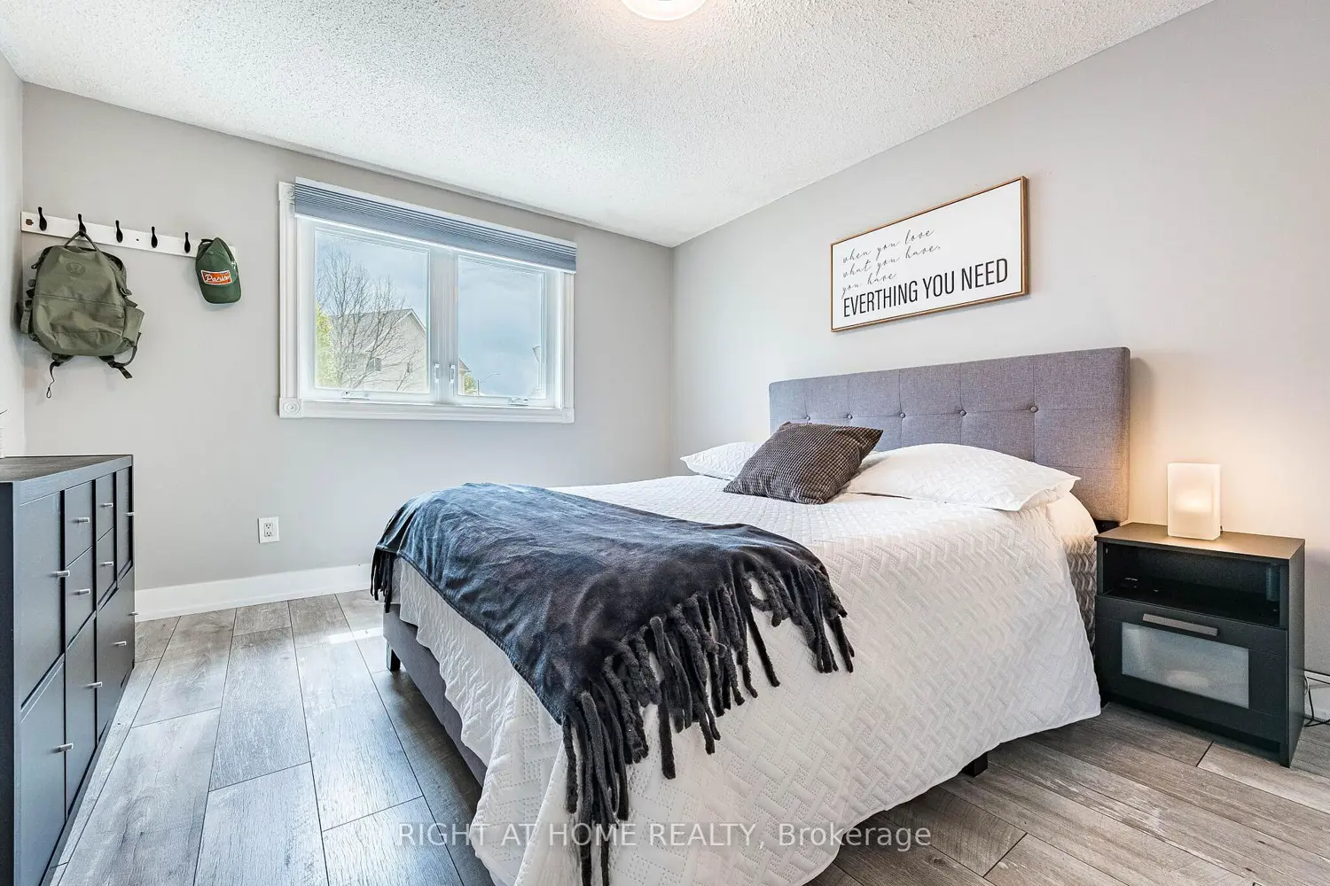 899 Elgin Street photo 5