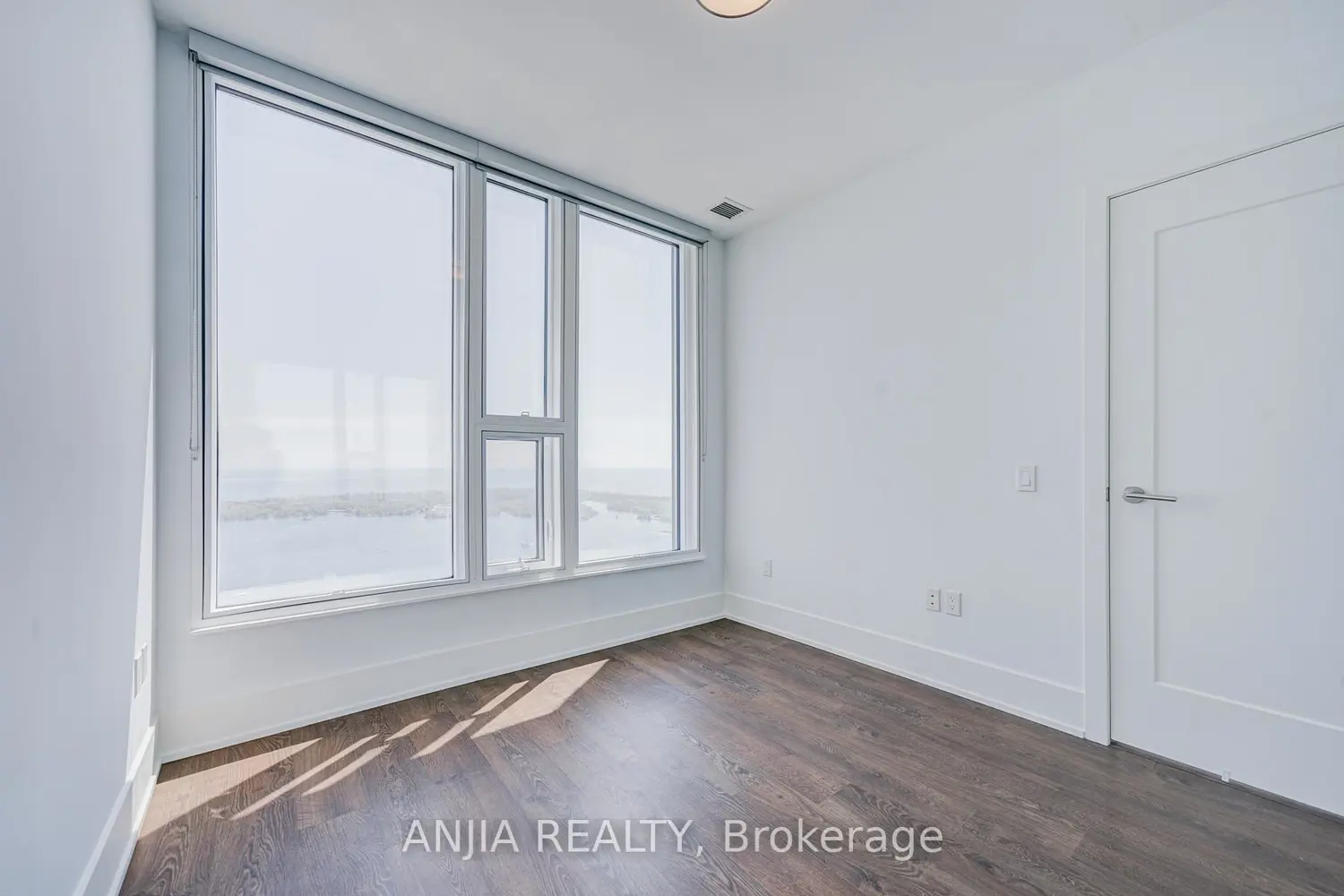Additional image 11 of 10 York Street 5608