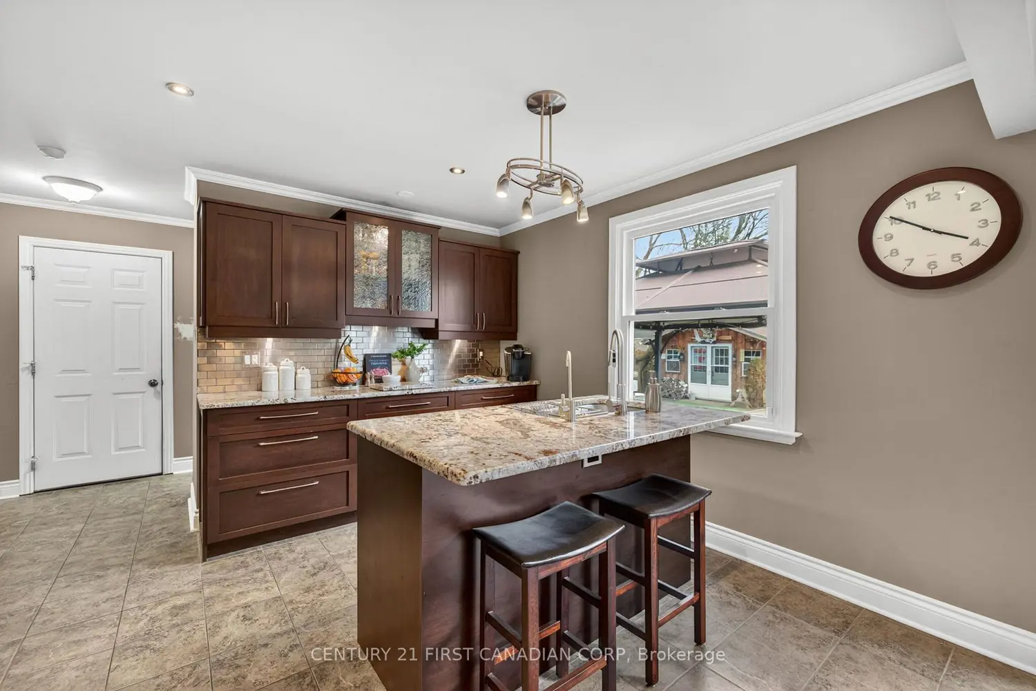 1093 Viscount Road photo 5