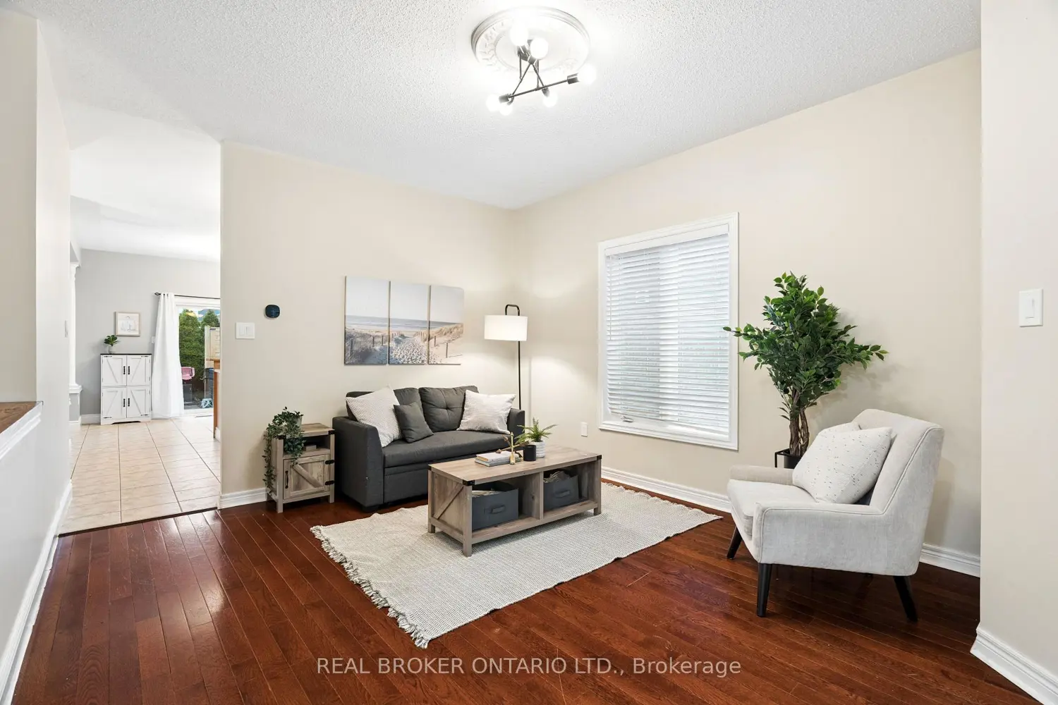 27 Spruce Boulevard photo 3