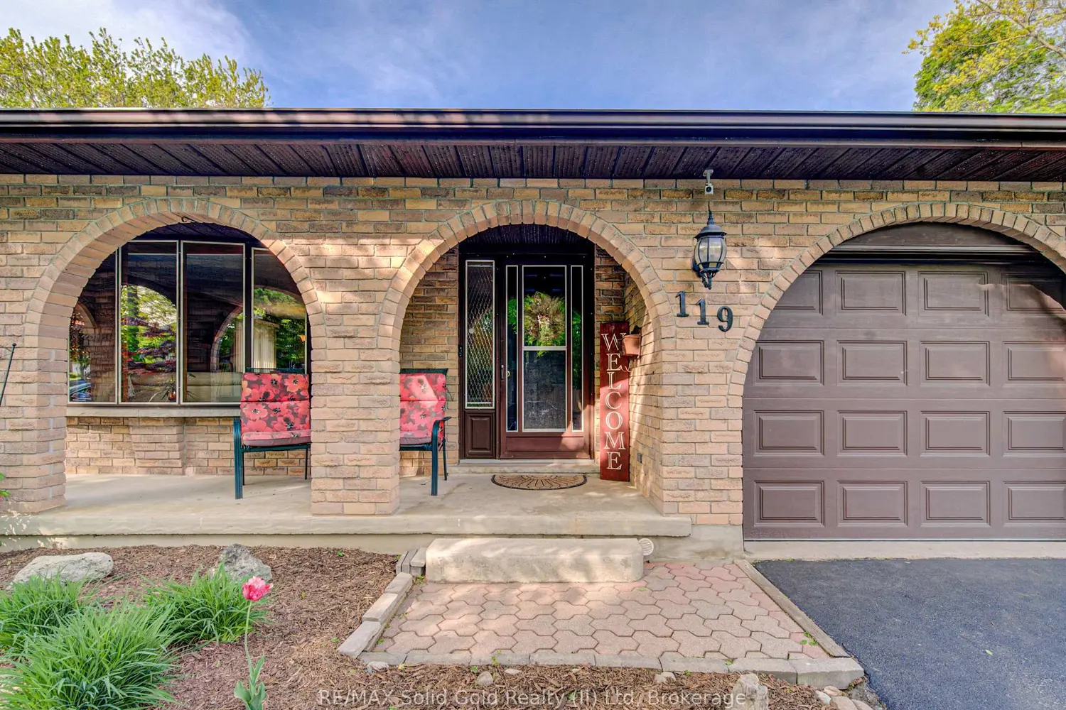 119 Martinglen Crescent photo 2