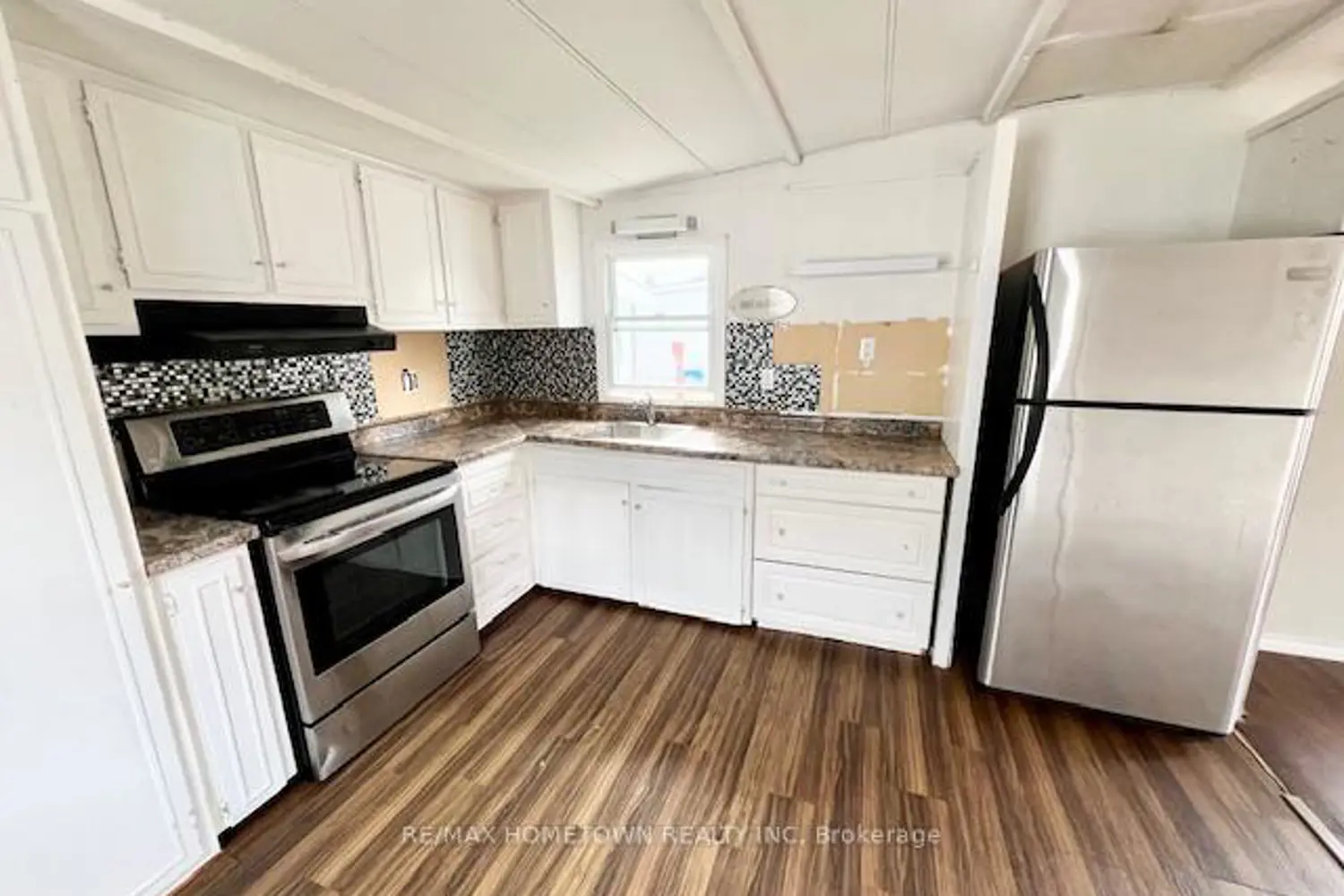 Additional image 13 of 1871 Oxford Avenue 3