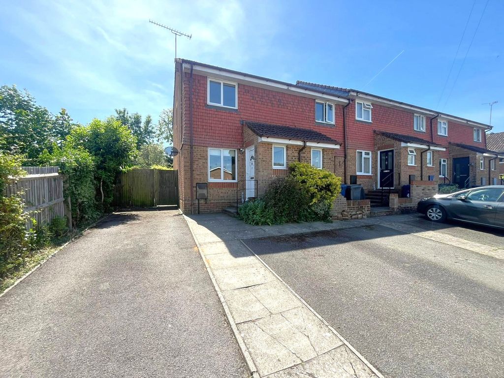 2 bed end terrace house for saleSelborne Gardens, Farnham, Surrey GU9