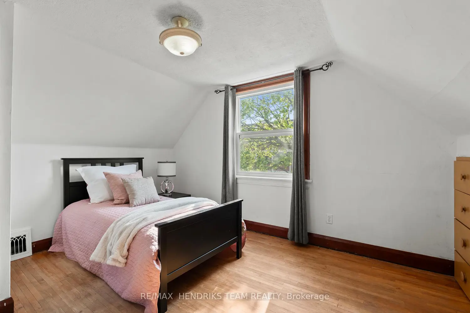 70 Carleton Street photo 4