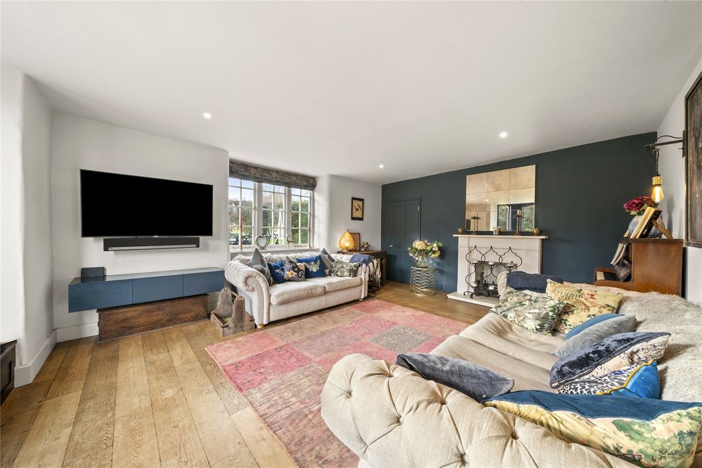 5 bed detached house for saleSutton Park, Sutton Green, Guildford, Surrey GU4 photo 3