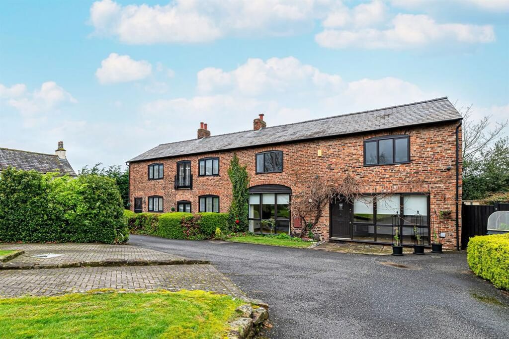 3 bed barn conversion for saleLangdale Way, Frodsham WA6