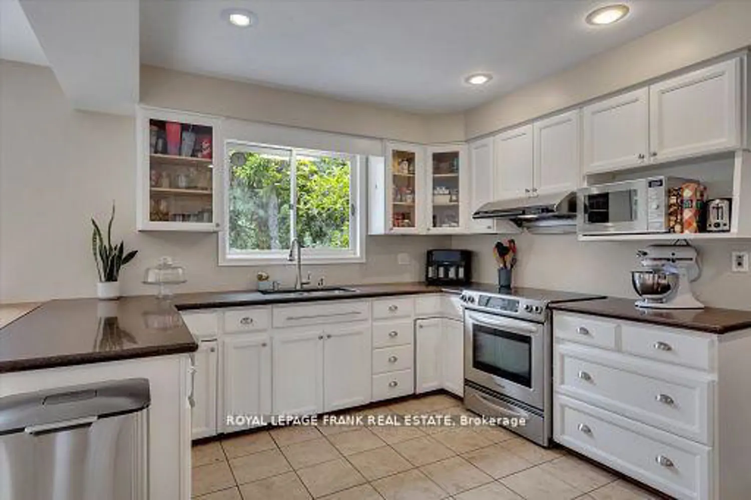 1887 Campbell Avenue photo 5