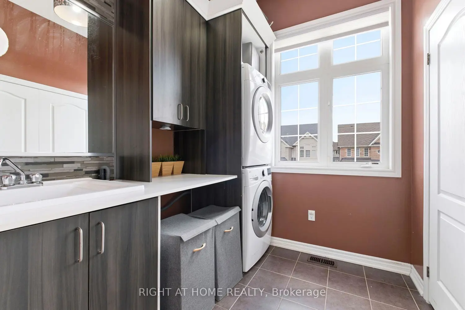 10 Learmont Avenue photo 5