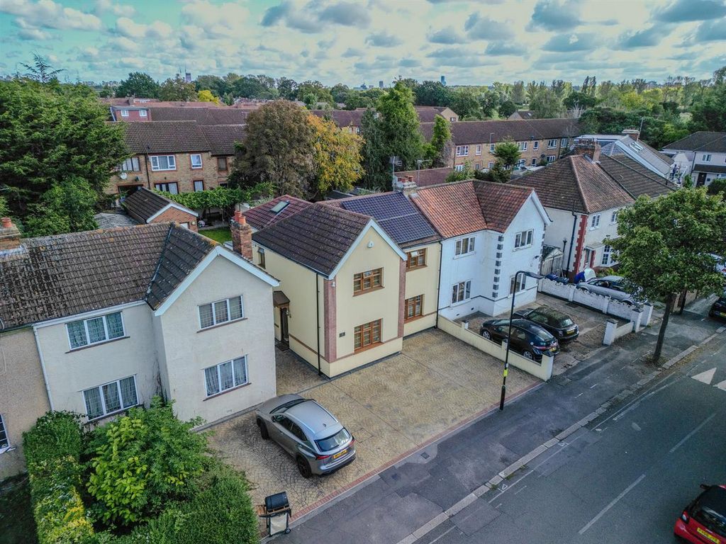 5 bed semi-detached house for saleCostons Avenue, Greenford UB6 photo 4