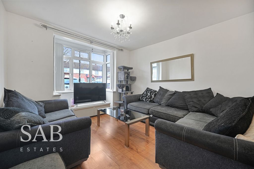 Additional image 2 of 4 bed semi-detached house for saleAllenby Road, Southall UB1