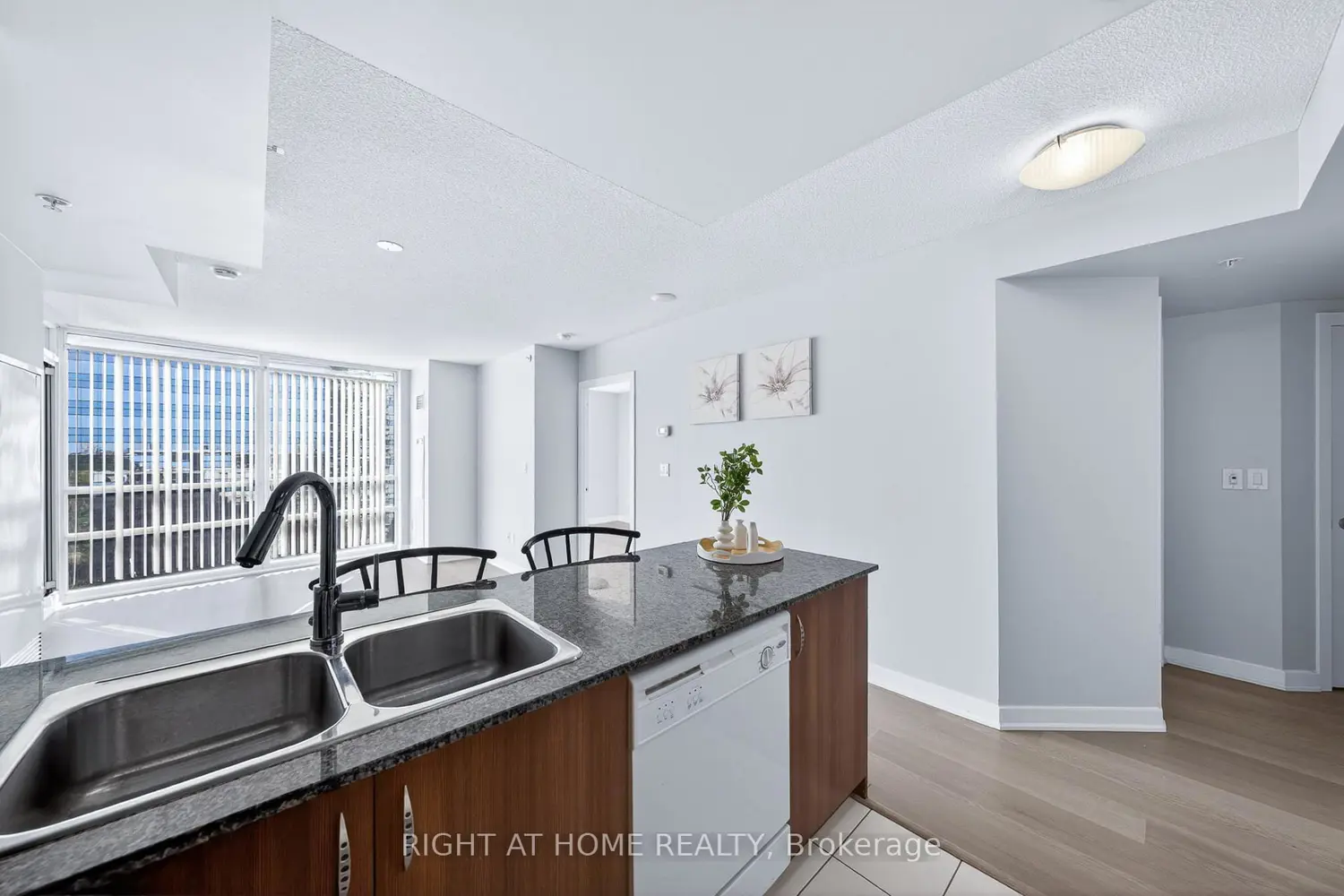 Additional image 7 of 5740 Yonge Street 1307