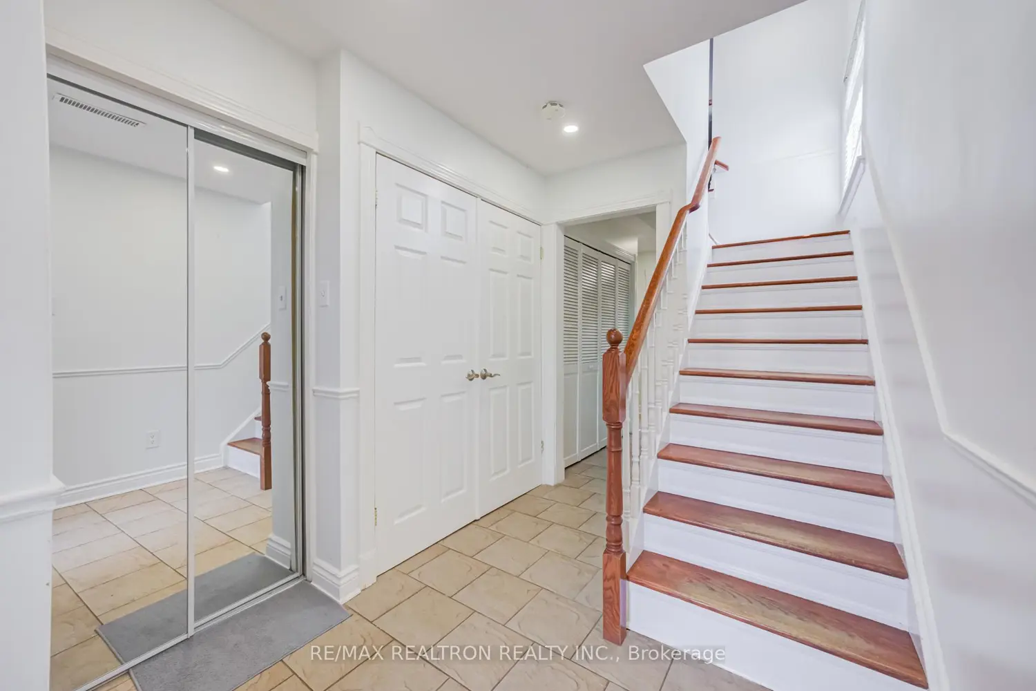 33 Clover Ridge Drive photo 4