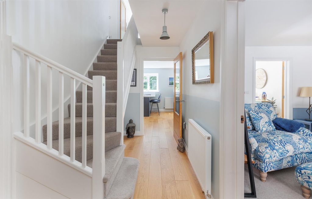 Additional image 6 of 5 bed detached house for saleHooke Close, Freshwater PO40
