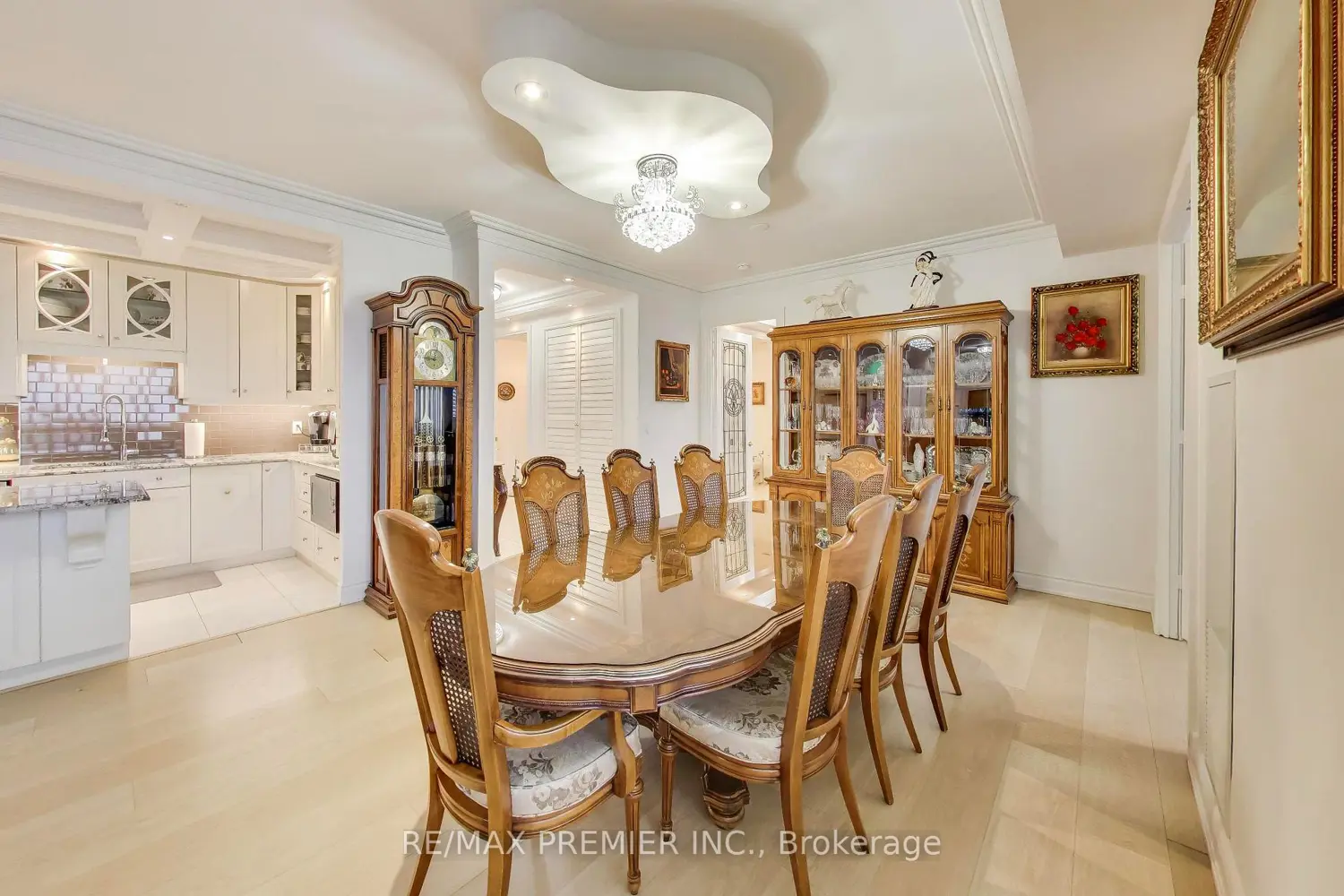 9245 Jane Street 1106 photo 3