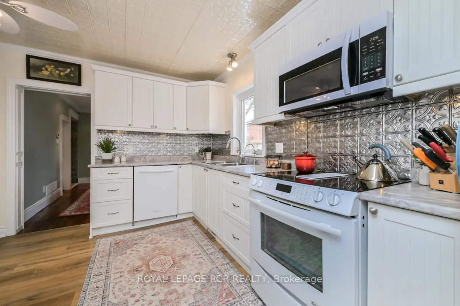 1429 Queen Street photo 4