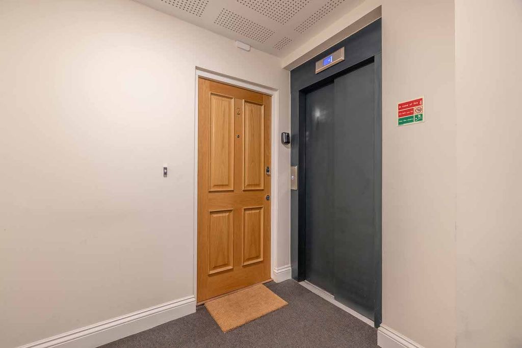 Additional image 13 of 2 bed flat for salePackhorse Road, Gerrards Cross SL9