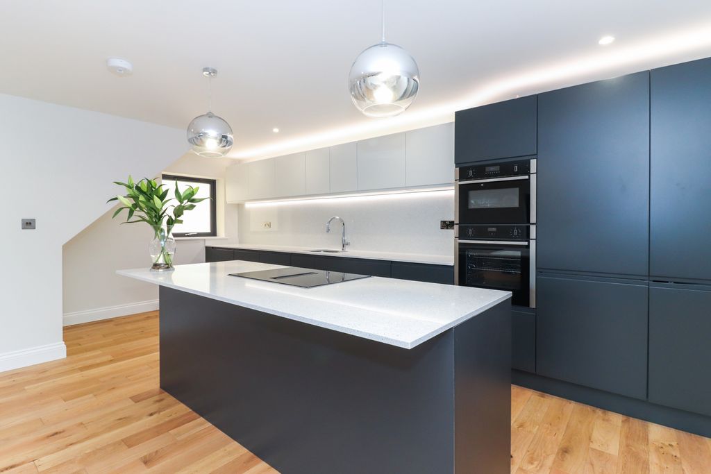 Additional image 2 of 2 bed flat for saleLower House, Gerrards Cross SL9
