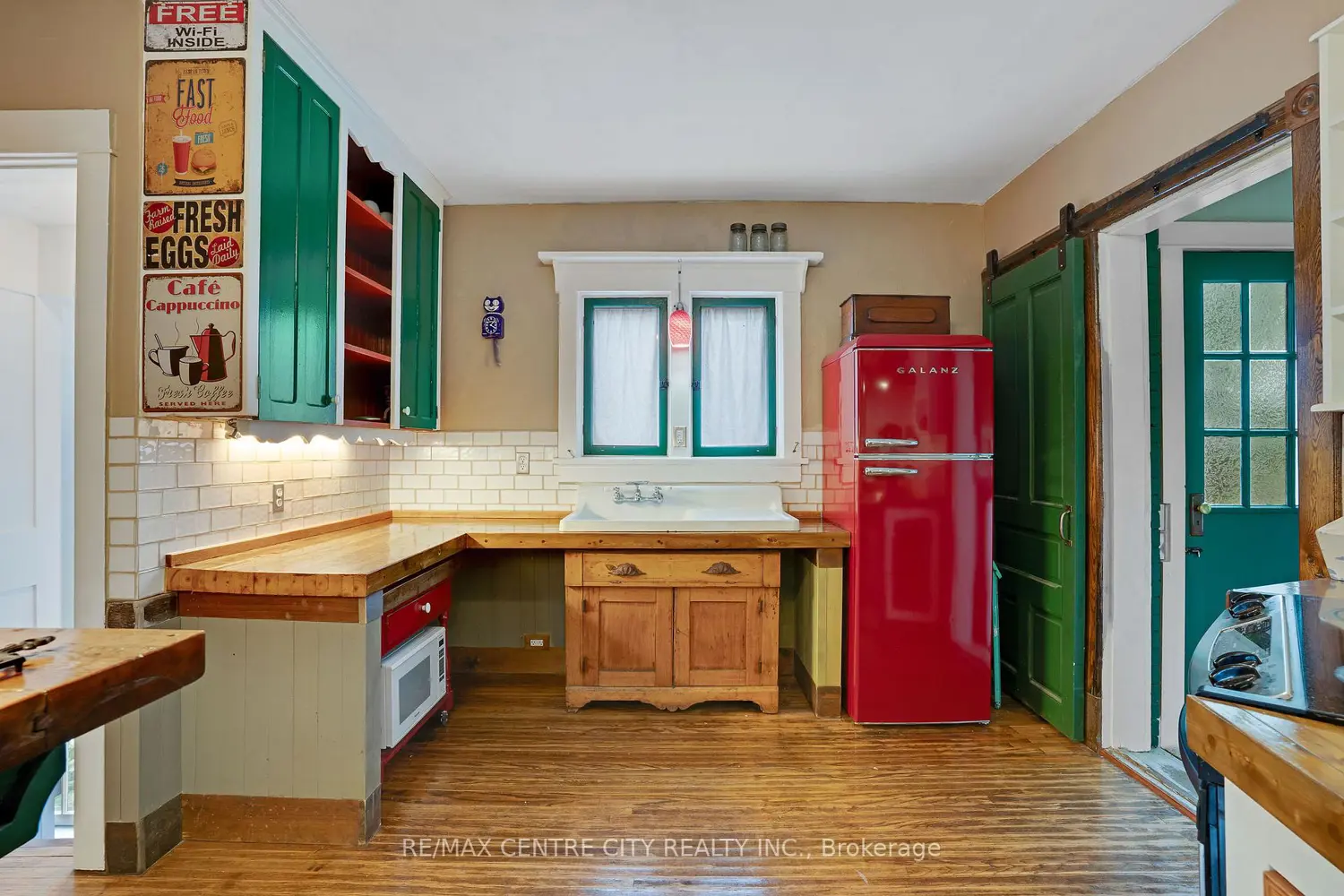 339 Greenfield Avenue photo 5