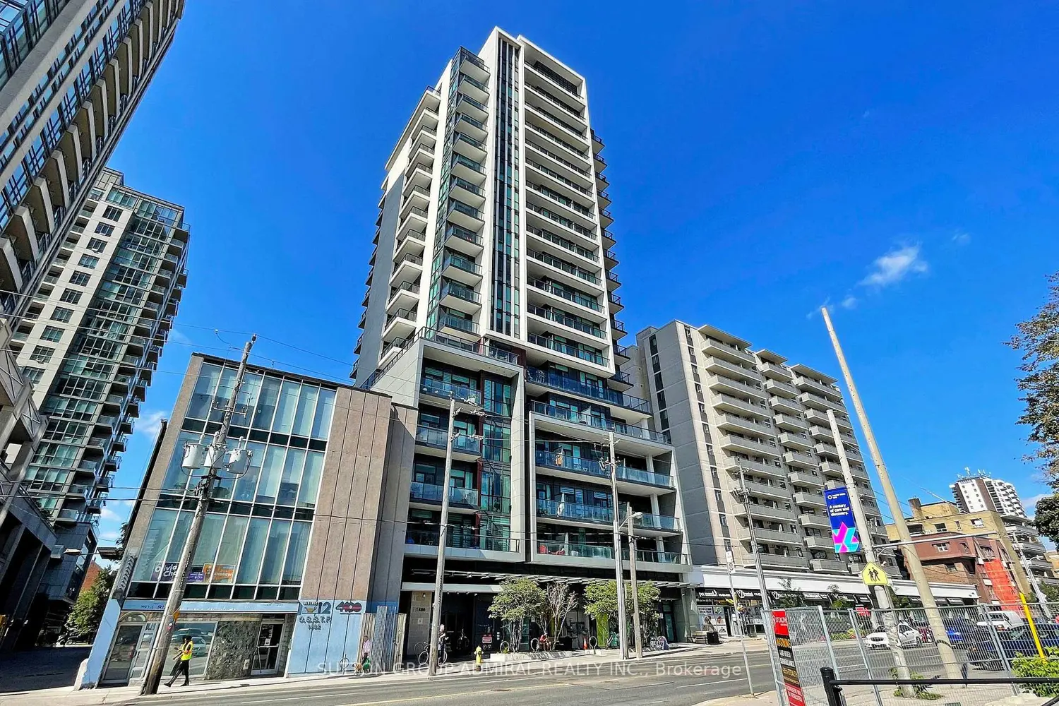 1486 Bathurst Street 907
