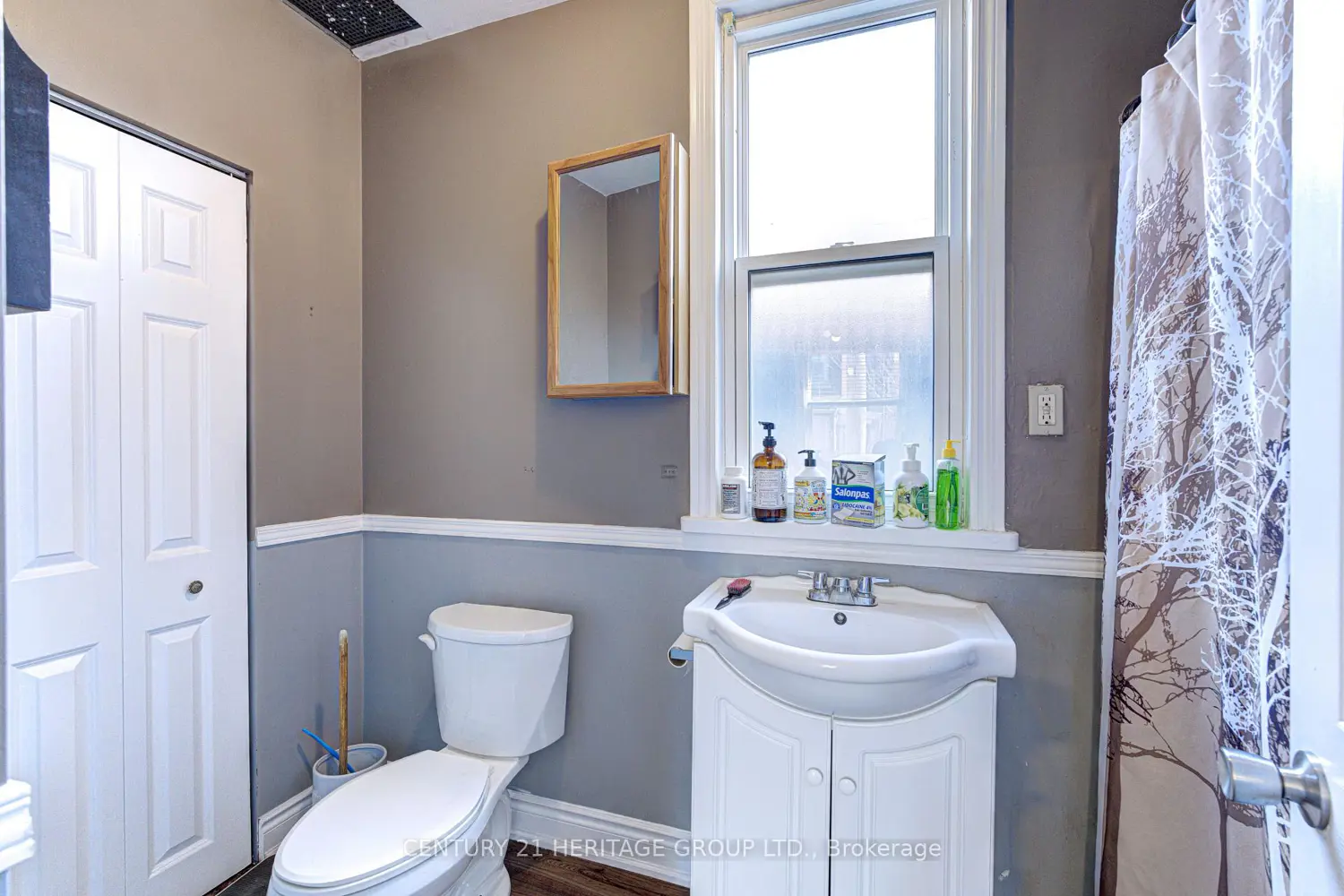 243 Gibson Avenue photo 3