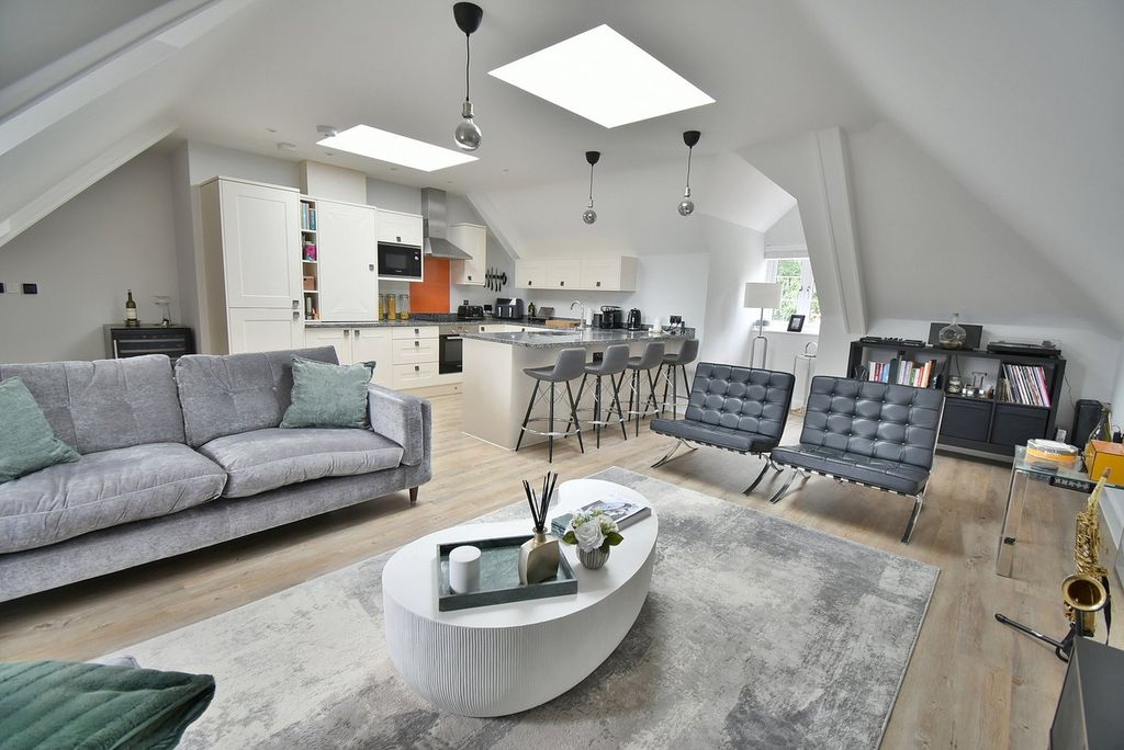 Additional image 4 of 2 bed flat for saleBeaufoys Avenue, Ferndown BH22