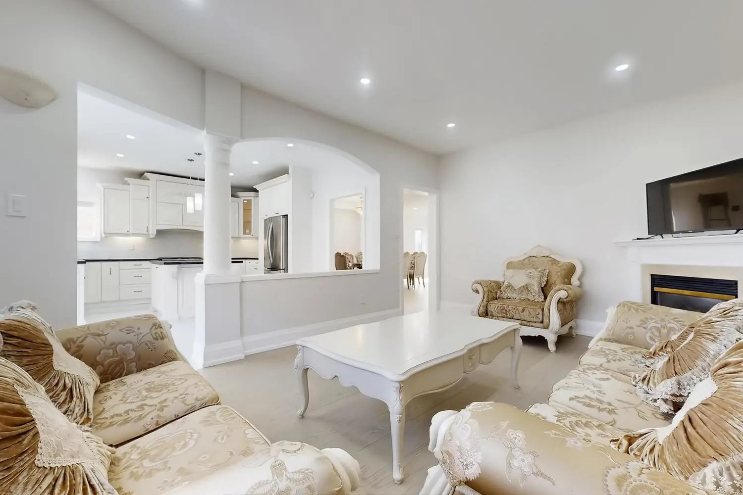 77 Frank Endean Road photo 2