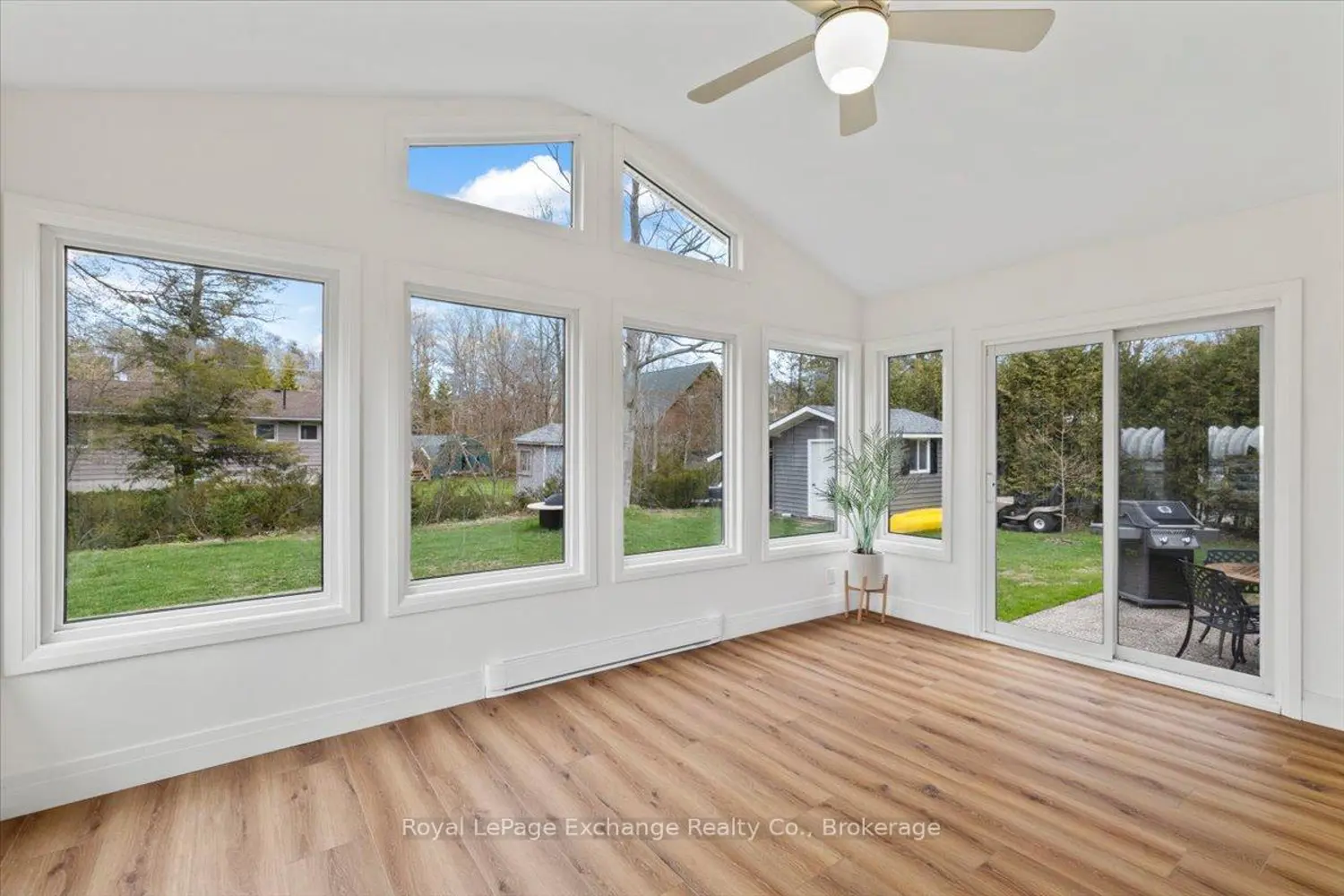 916 Tanglewood Drive photo 5