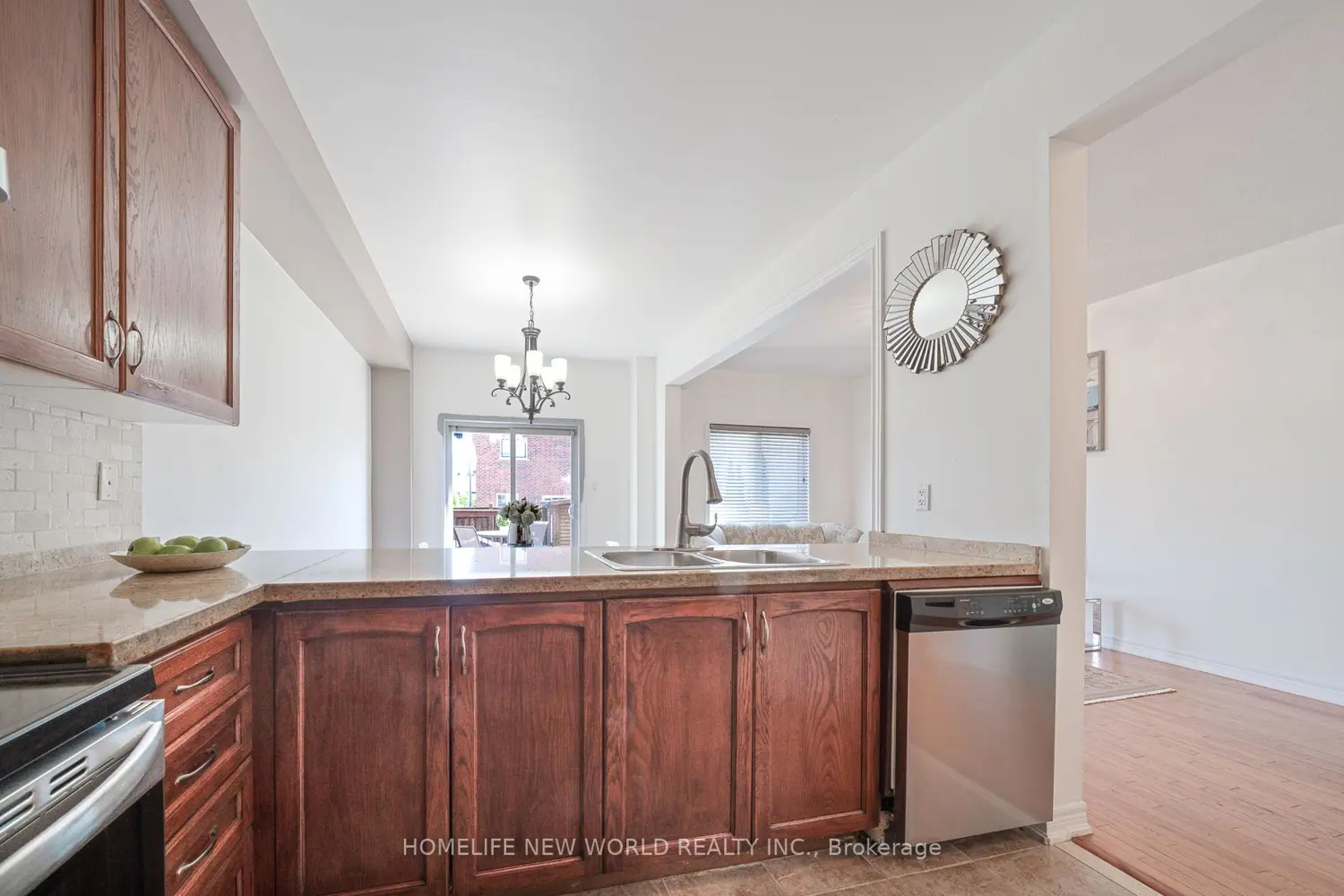 47 Ozner Crescent photo 4