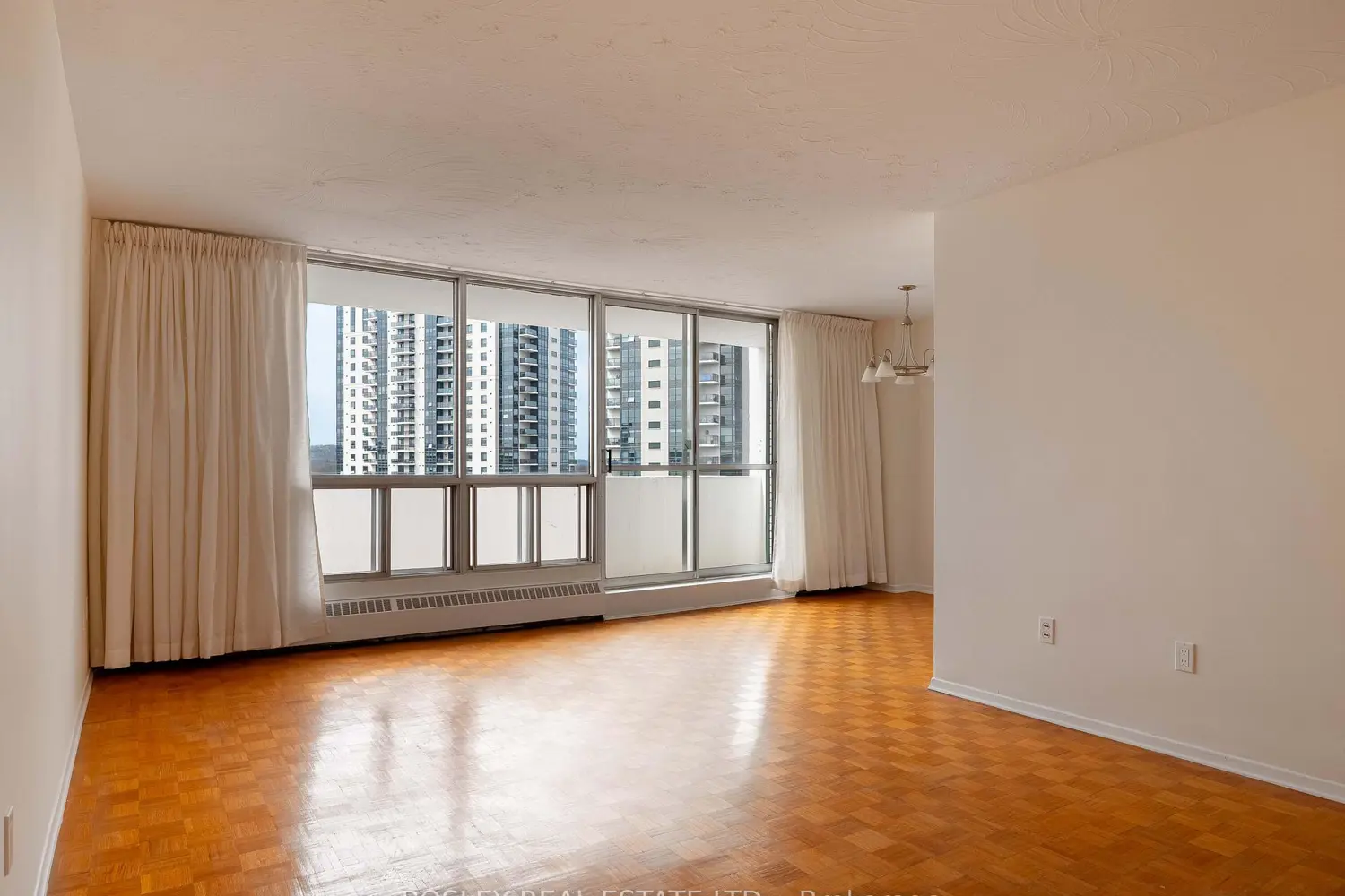 15 Towering Heights Boulevard 808 photo 3